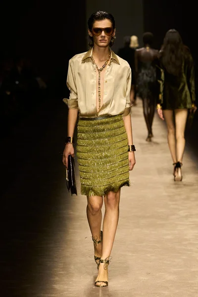 Look 50
